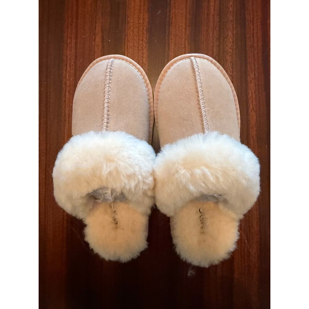 UGG Scuffette Sand Women’s EU 35–36 US 5.5 NWOB Shearling Slippers - Picture 6 of 7